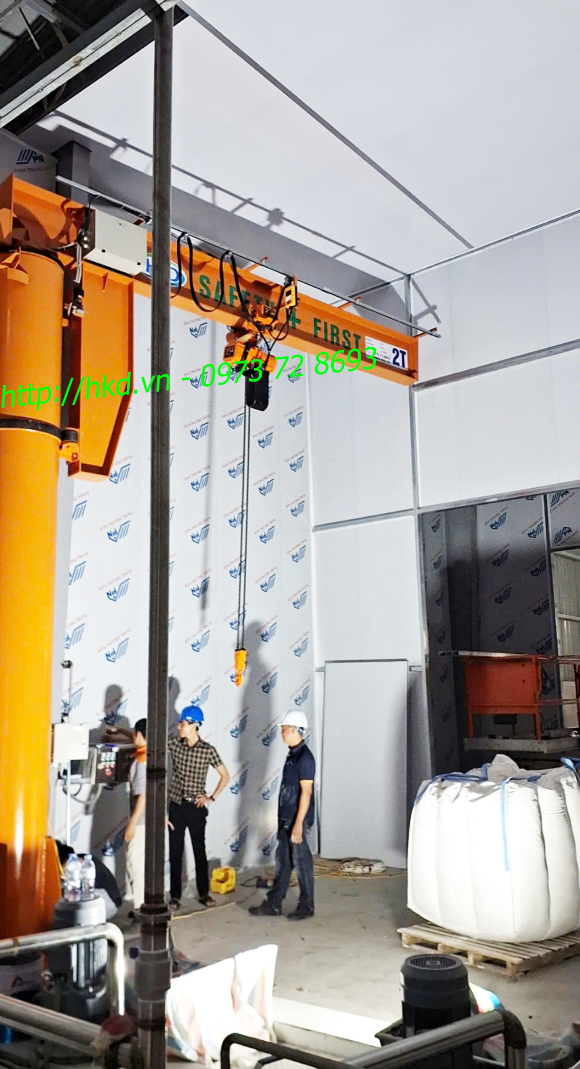 Cẩu trục quay 2 tấn x 5m tầm với HKD Crane