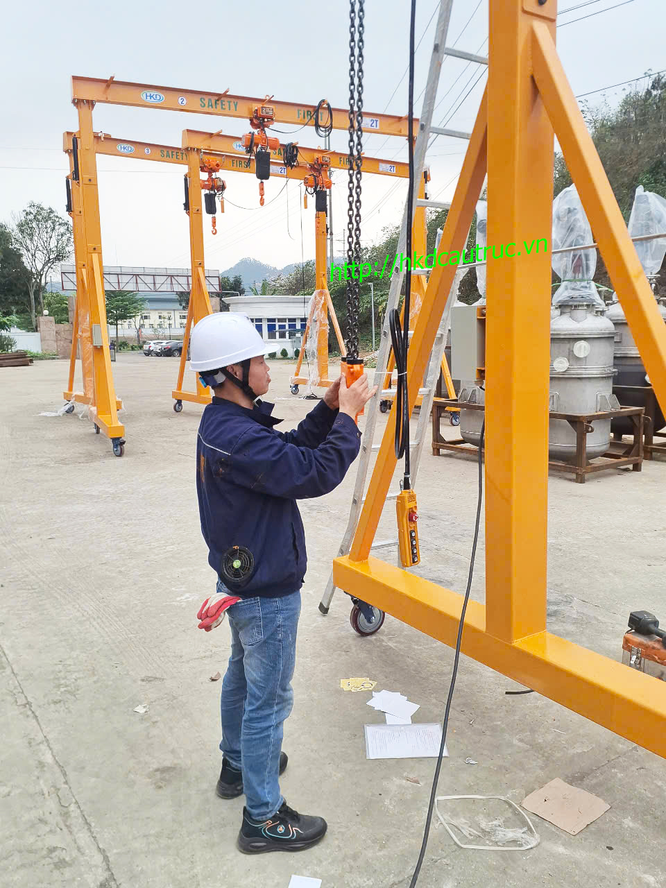 Cổng trục đẩy tay 2 tấn x 5m khẩu độ