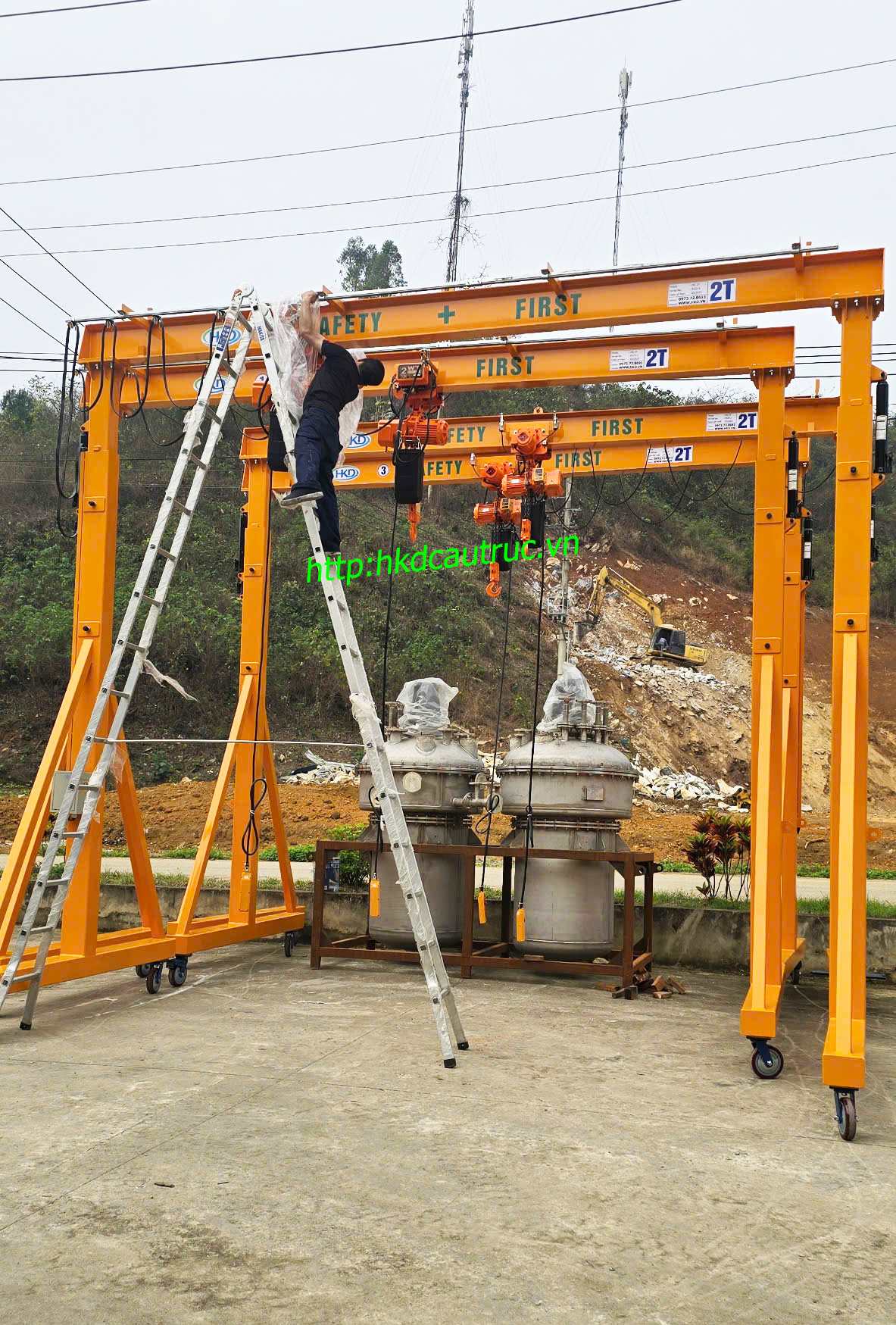 Cổng trục đẩy tay 2 tấn HKD Crane sử dụng pa lăng xích điện Hàn Quốc