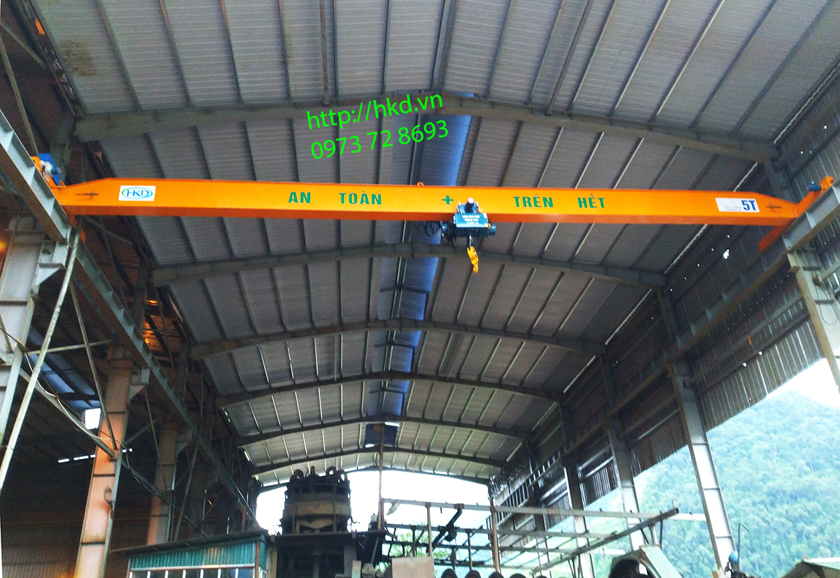 Cầu trục dầm đơn 5 tấn trên cao nhà xưởng tại HKD